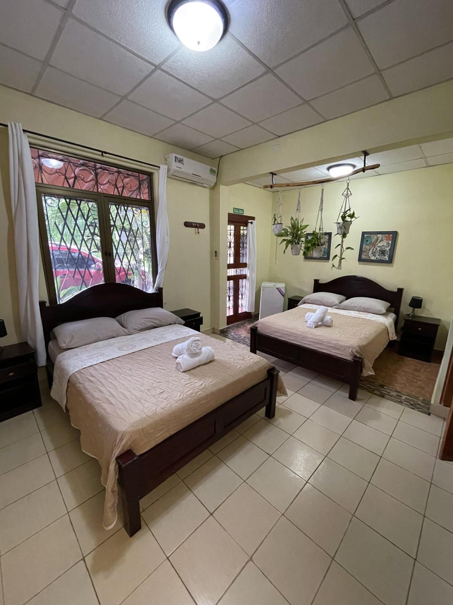 Hostel Kimmell / Hostal Familiar La Casita De Los Kimmell ลาส ทาบลาส ภายนอก รูปภาพ