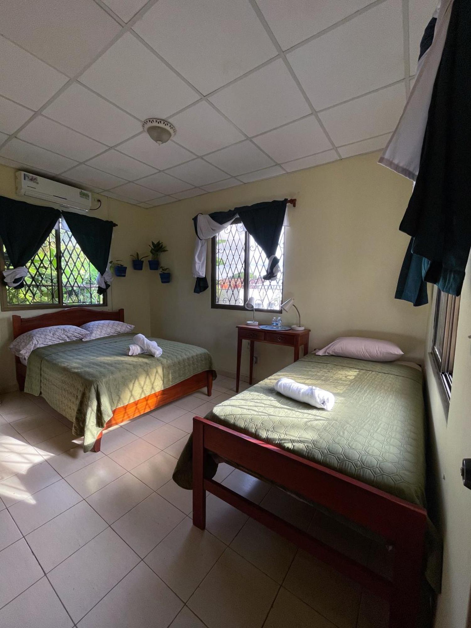 Hostel Kimmell / Hostal Familiar La Casita De Los Kimmell ลาส ทาบลาส ภายนอก รูปภาพ